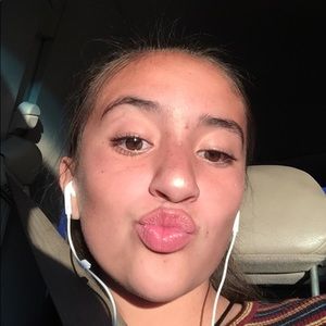 Meet your Posher, Perla